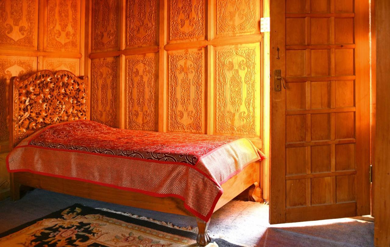 De Laila House Boat By Sterling Hotel Srinagar  Exterior photo