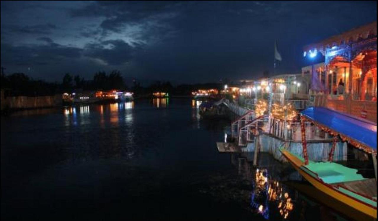 De Laila House Boat By Sterling Hotel Srinagar  Exterior photo