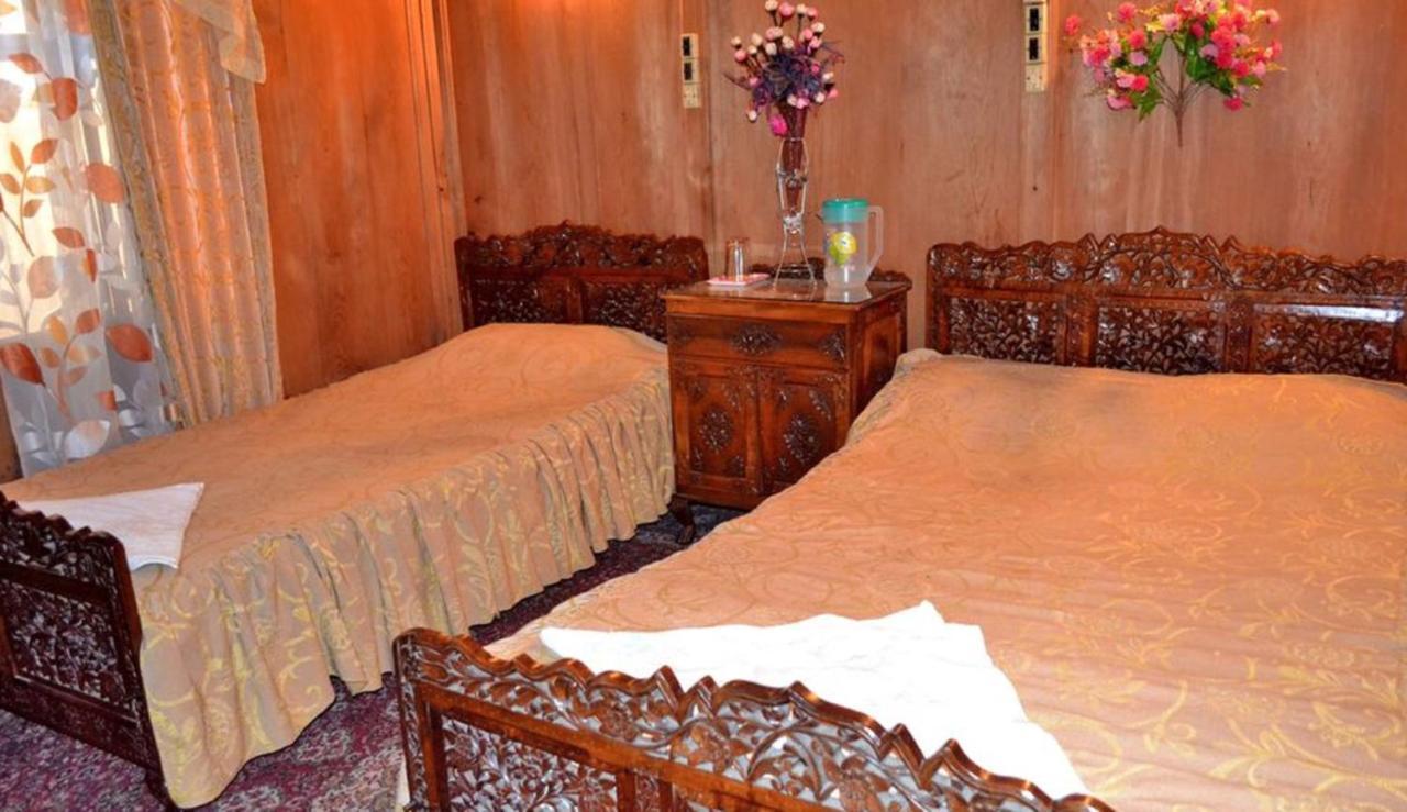 De Laila House Boat By Sterling Hotel Srinagar  Exterior photo