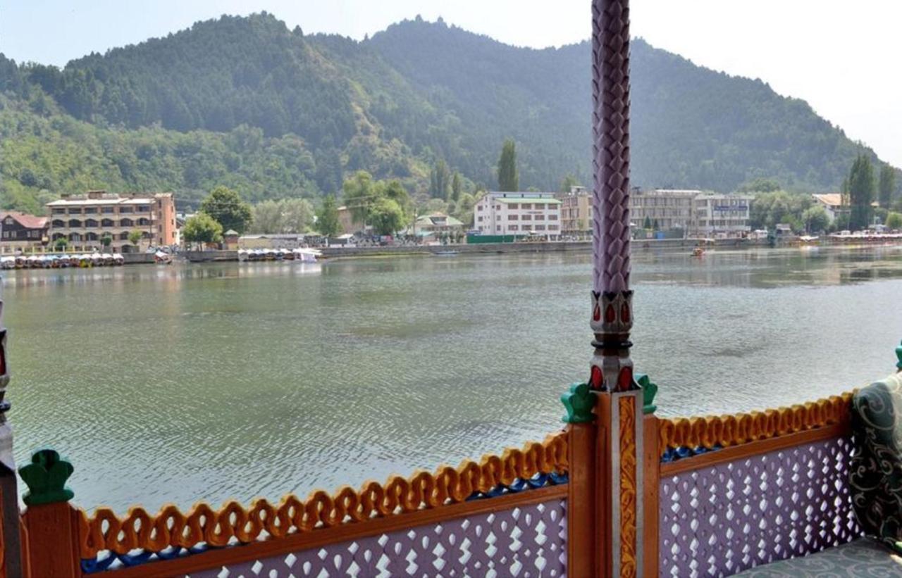 De Laila House Boat By Sterling Hotel Srinagar  Exterior photo