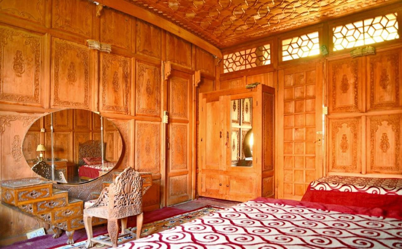 De Laila House Boat By Sterling Hotel Srinagar  Exterior photo